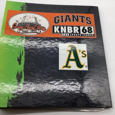 Sale Photo Thumbnail #120: Binder of Vintage Baseball Cards