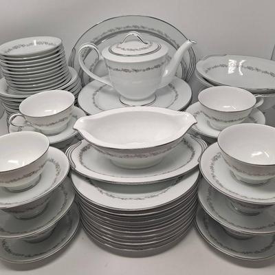 Noritake Crestmont China Set (Service For 12)