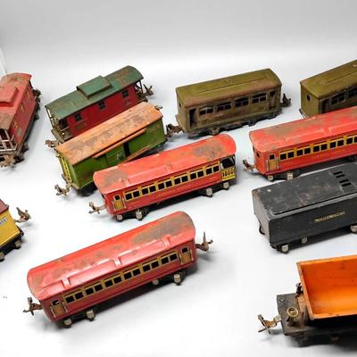 Vintage O-gauge Lionel Train Cars 