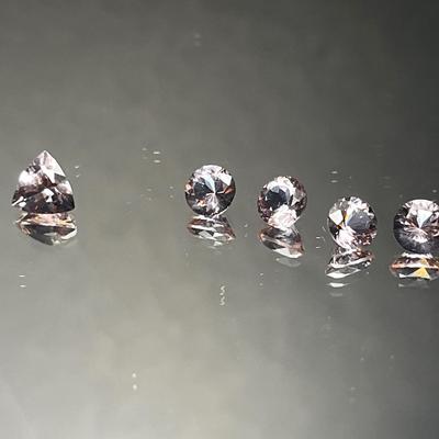 Zandrite Simulant - Trillion 6x6mm 0.6 CT, Rounds 5mm 1.8 CTTW - Hint of Lilac
