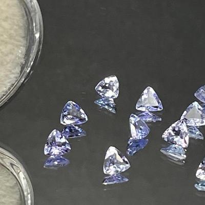 Tanzanite Trillion 3.95 CTTW- Pair of 4.5x4.5mm and 15 4x4mm