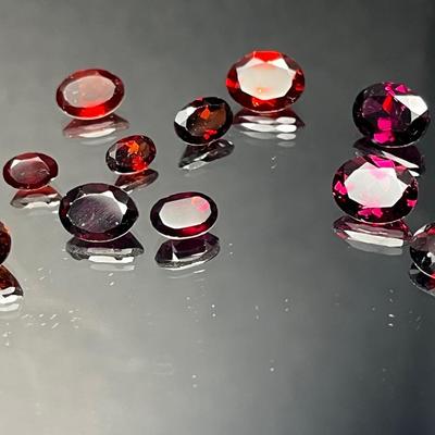 Mixed Garnet Rhodolite Pyrope & Almandite 20.15 CTTW - Ovals