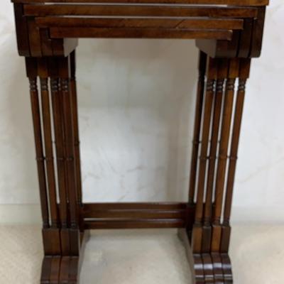 Set Of 4 Side Nesting Tables Glass Top Turned Spindle Leg Stack  