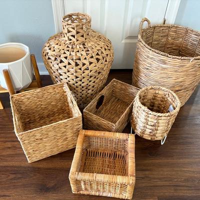 Baskets & Plant Stands