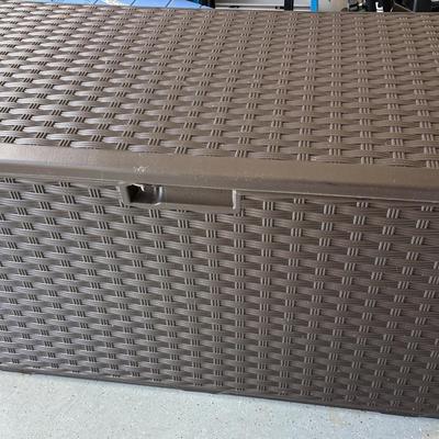 Large Suncast Plastic Storage Chest