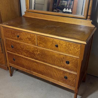 Dresser With Mirror