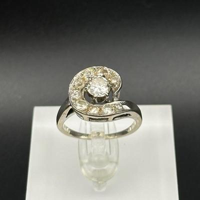 10K White Gold 0.5 Round Diamond Swirl Ring 