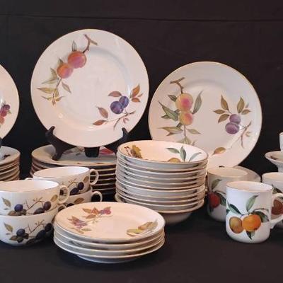 As179 royal worcester fine porcelain 1961 serving