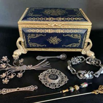 As198v vintage fine costume jewelry & box