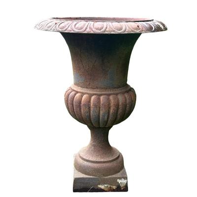 LARGE ANTIQUE CAST IRON PLANTER URN | Classical cast iron garden or planter urn. gadroon decoration and raised on square footed base. 
h....