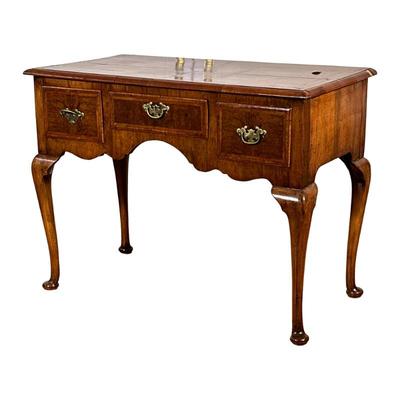 A GEORGE II WALNUT DRESSING TABLE | Having 3 drawers over outset cabriole legs. - h. 30 x w. 39.5 x d. 20.5 in.


