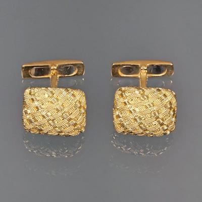 PAIR 18K WOVEN STYLE CUFFLINKS | 18k yellow gold cuff links, with fineness mark; 11.76g
w. .62 in.
