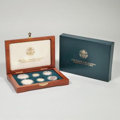 1995 CIVIL WAR BATTLEFIELD MEMORIAL COINS | A six-coin set in a mahogany presentation box, including 2 gold five-dollar coins (8.4g), 2...
