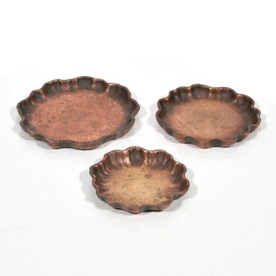 (3pc) TIFFANY STUDIOS BRONZE NESTING TRAYS | Each marked "Tiffany Studios, New York, 1719"
dia. 5 in. (largest)

