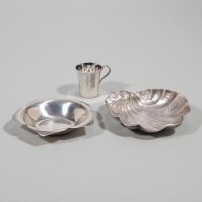 (3pc) TIFFANY & CO. AND ZINZI STERLING & 800 SILVER ITEMS | Comprising a Tiffany & Co. Makers Sterling silver flower form...
