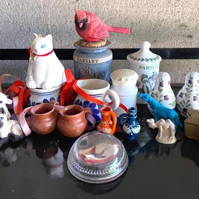 Porcelain And Pottery Collectibles With Vintage Jeanette Magnifying Paperweight 