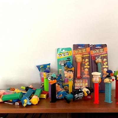 Pez Candy Dispenser Collectibles with Cartoon Characters (30)