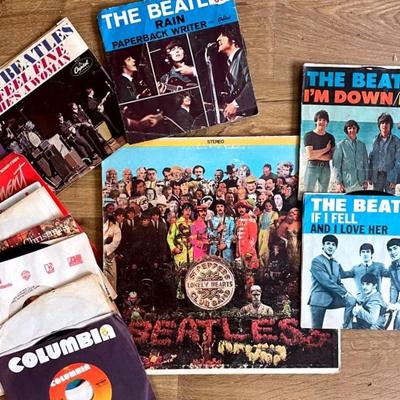1967 Beatles Sgt. Pepper’s Lonely Heart Club Band Mono Vinyl With Beatles 45’s