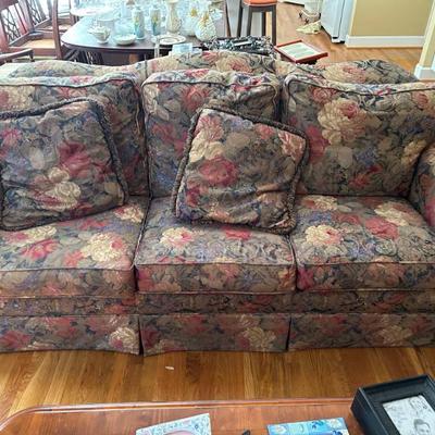 Sale Photo Thumbnail #55: Couch / Sofa