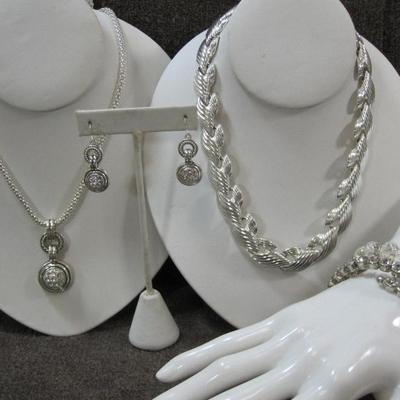 Sale Photo Thumbnail #106