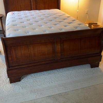 Dark Wood Queen Size Sleigh Bed