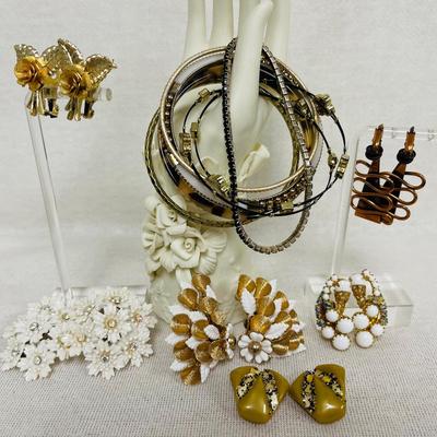 “Coro”, “Hobé” and More Earrings and Bracelets