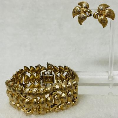 Vintage “Monet” Jewelry Set