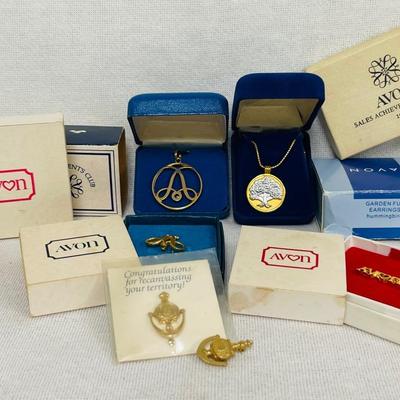 Vintage 1979 “Avon” The Presidents Club Heart Locket and More!
