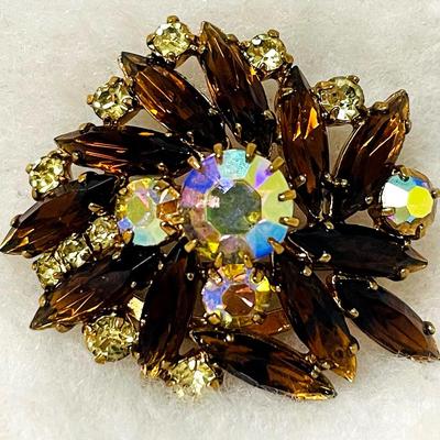 “Julianna” Delizza & Elster Vintage Brooch