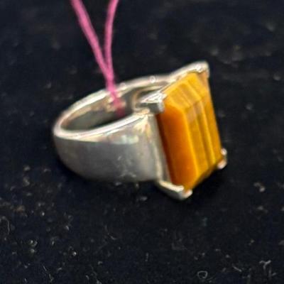 925