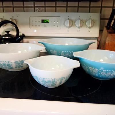 Sale Photo Thumbnail #34: Vintage Pyrex set 
