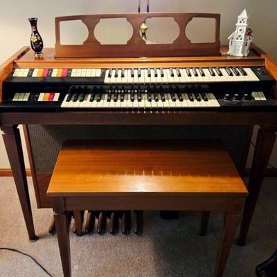 Sale Photo Thumbnail #9: Electric organ 