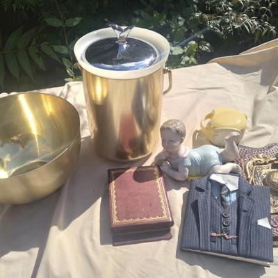 Various vintage items