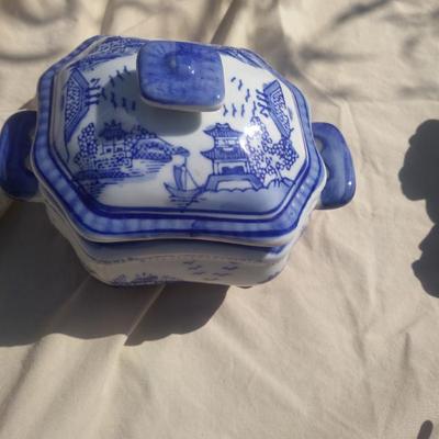 Blue white asain sauce tureen