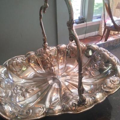 Silvetplatee victorian handled basket