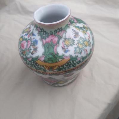 Rose medallion vase