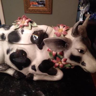 Vintage large Italian capodimonte soup tureen great shape