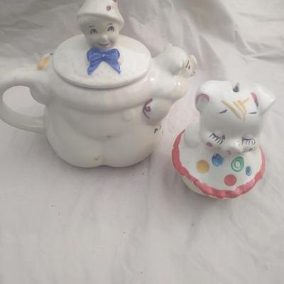Pottery pig bank and tea pot
