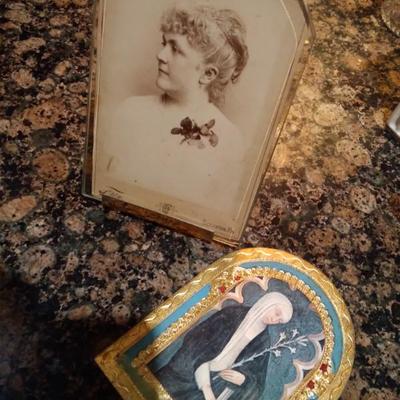 Old framed photos and florentine