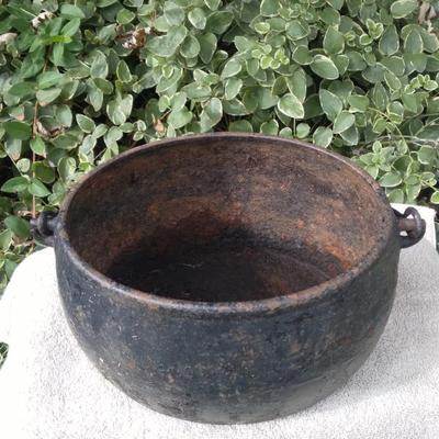Metal caldron