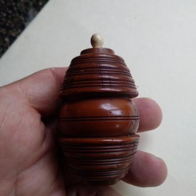 Ant Nutmeg grinder