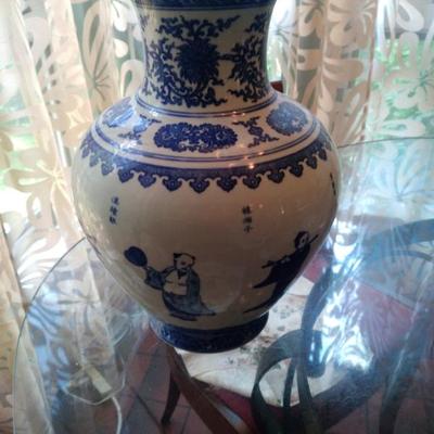 Blue and white large asain vase