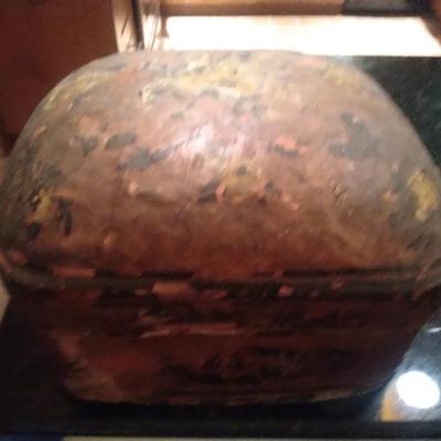 Sale Photo Thumbnail #8: Antique Chinese paper mache dome floral box