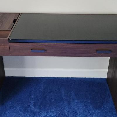 Tempered Glass Top Deak