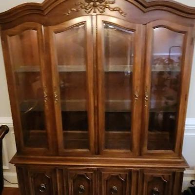 Beautiful Thomasville China Display Cabinet 