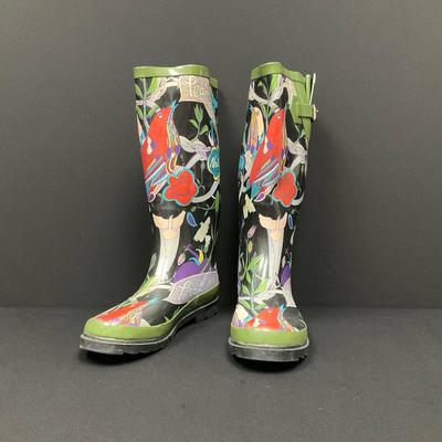 Women’s Sakroots Waterproof Boots, Size 8