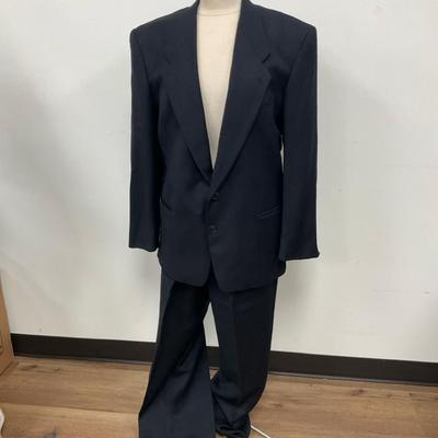 Giorgio Armani Black Suit, Size 40R