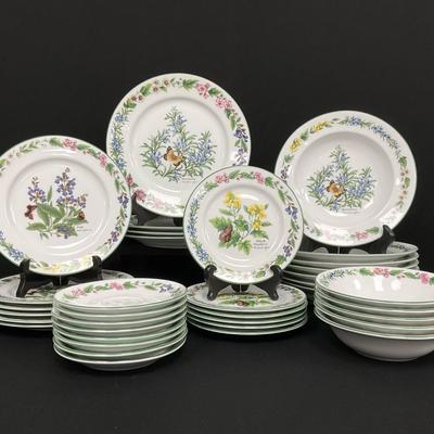 Royal Worcester Fine Porcelain Dinner Set