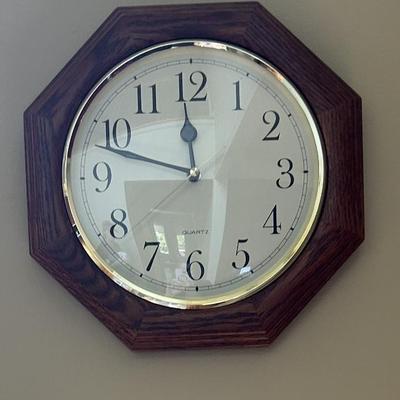 Sale Photo Thumbnail #78: Wall clock