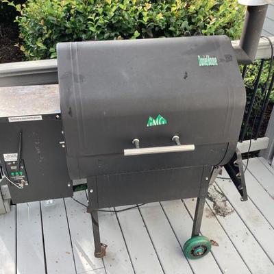 Sale Photo Thumbnail #31: Green mountain pellet grill